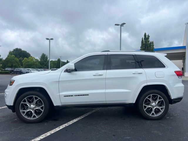 Used 2018 Jeep Grand Cherokee Limited AWD/4WD image 11