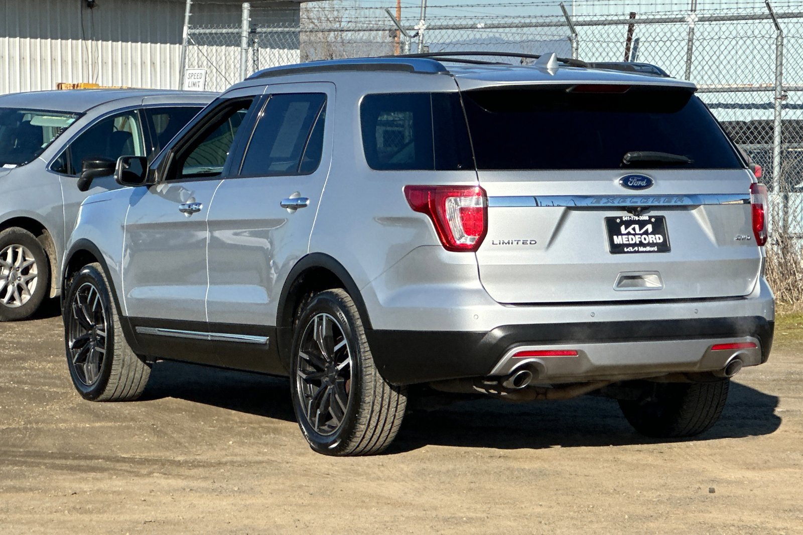 Used 2017 Ford Explorer Limited image 7