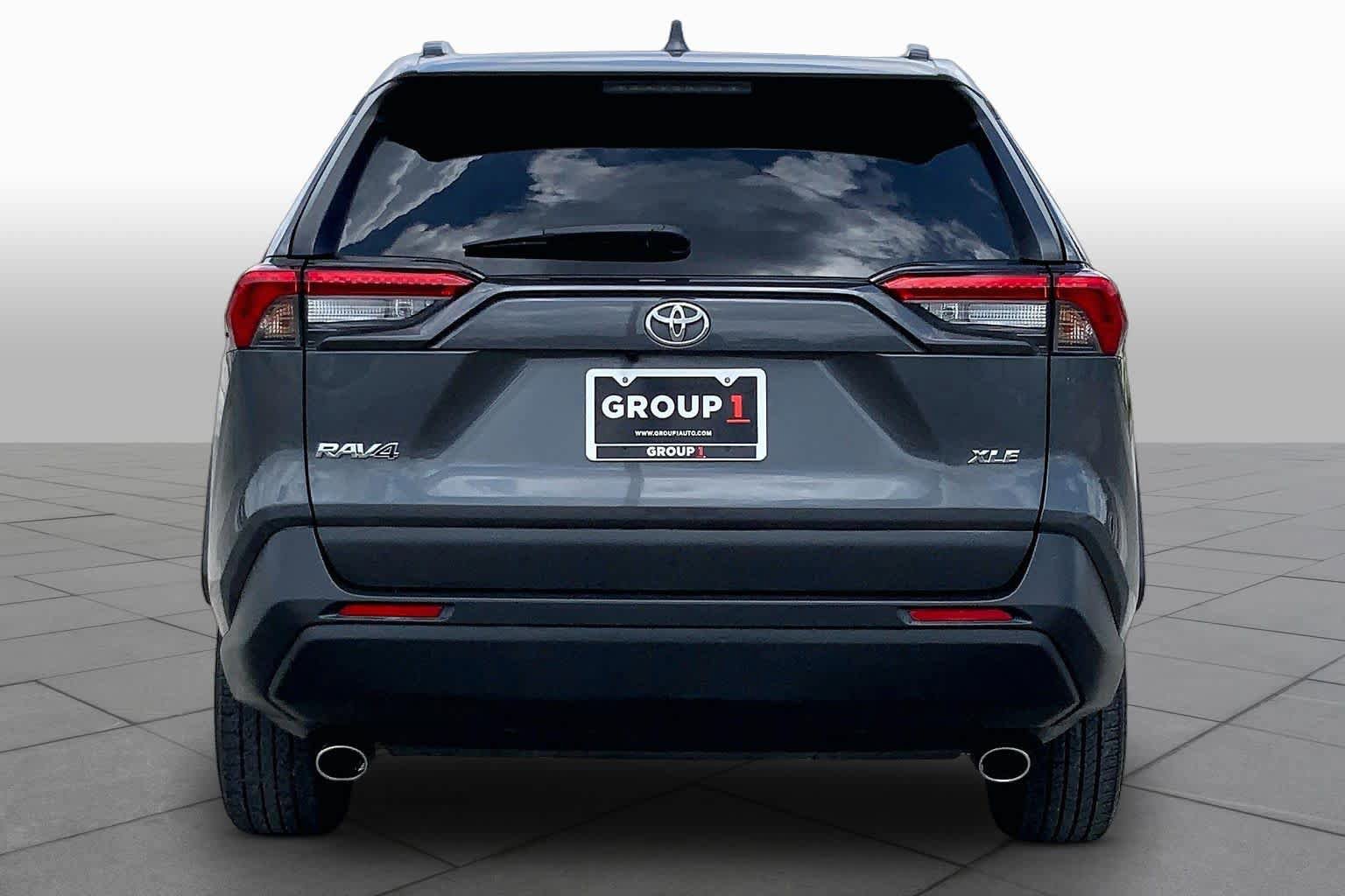 Used 2020 Toyota RAV4 XLE FWD image 5