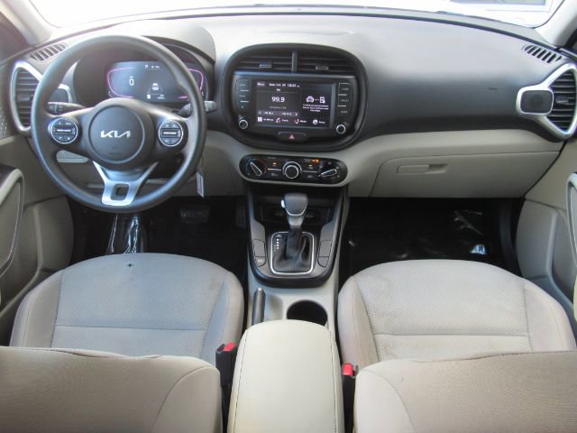 Used 2023 Kia Soul LX w/ LX Technology Package image 3