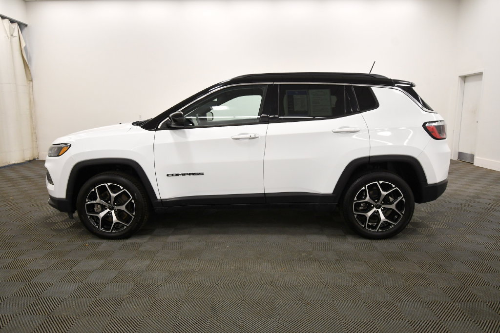 Used 2025 Jeep Compass Limited AWD/4WD image 4