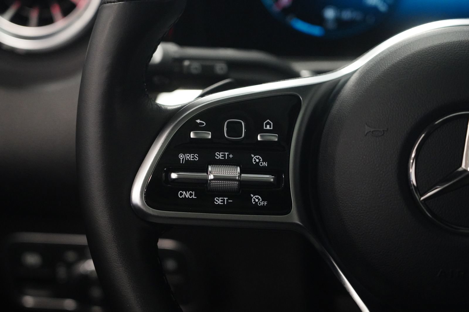 Used 2023 Mercedes-Benz GLB 250 4MATIC image 16