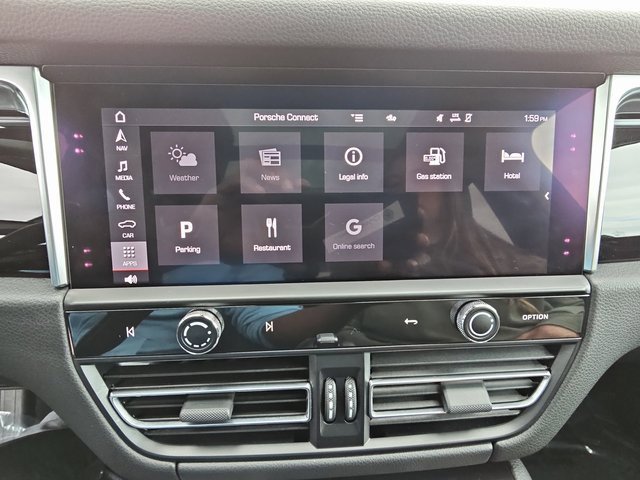 Used 2024 Porsche Macan image 21