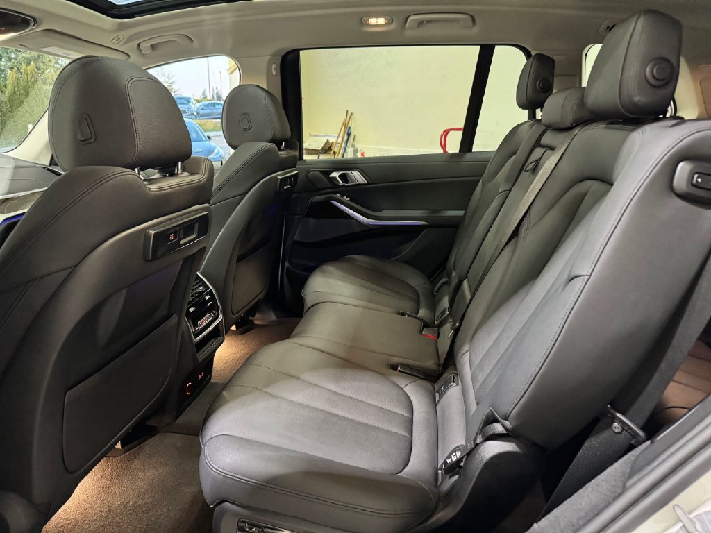 Used 2021 BMW X7 xDrive40i w/ Premium Package AWD/4WD image 25
