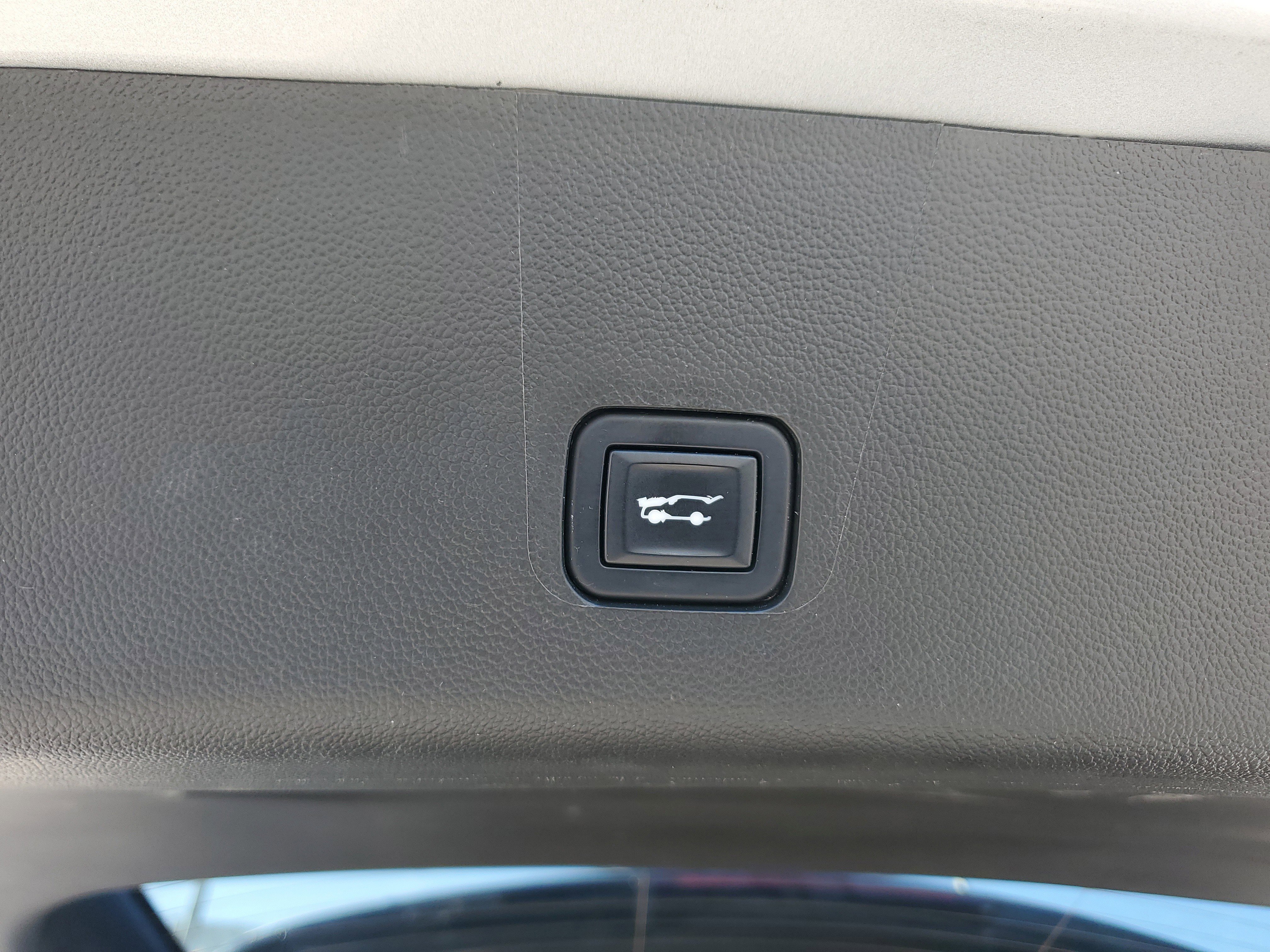 Used 2022 Chevrolet Traverse LT image 16