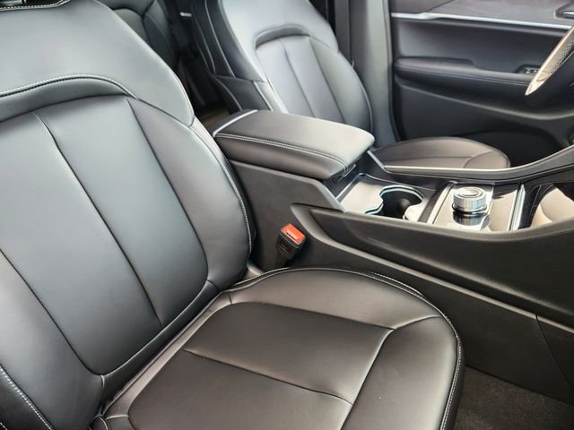 New 2025 Jeep Grand Cherokee Limited w/ Black Appearance Package RWD image 10