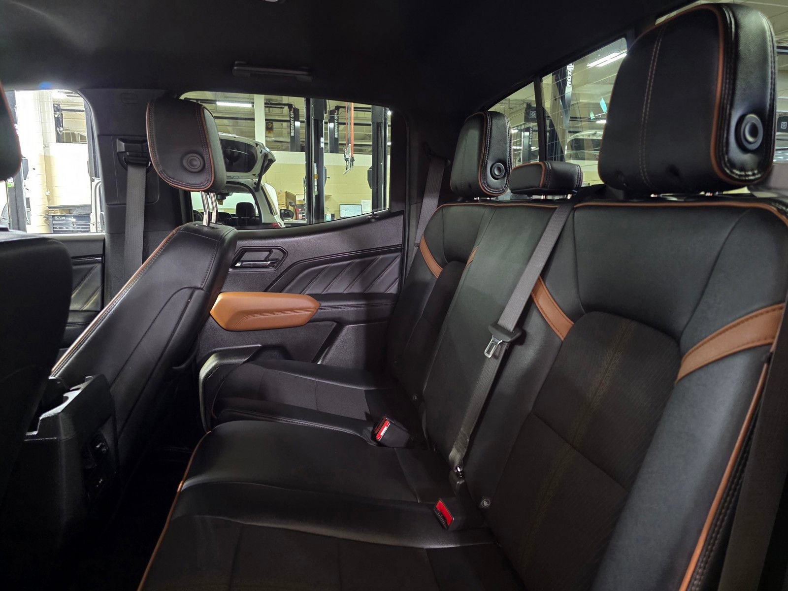 Used 2025 GMC Canyon AT4 AWD/4WD image 17