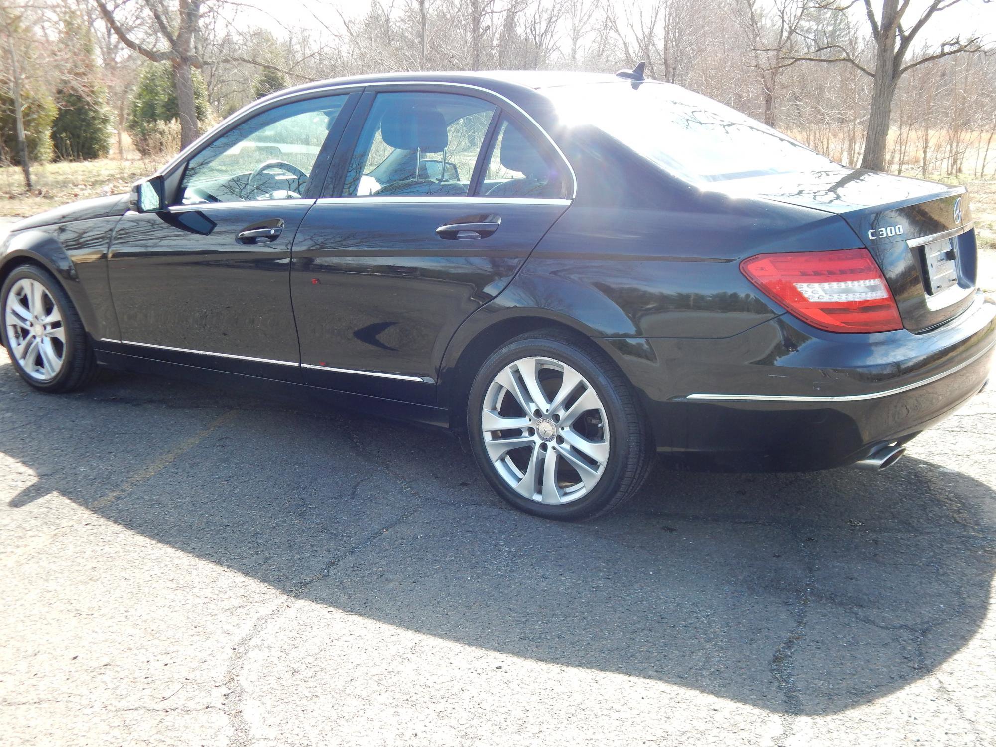 Used 2012 Mercedes-Benz C 300 SEDAN 4-DR image 3