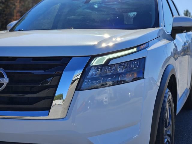 Used 2024 Nissan Pathfinder SV image 9