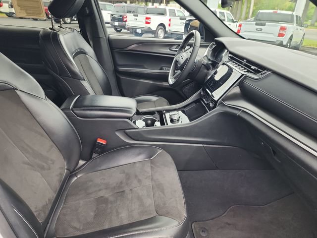 Used 2023 Jeep Grand Cherokee L Laredo image 14