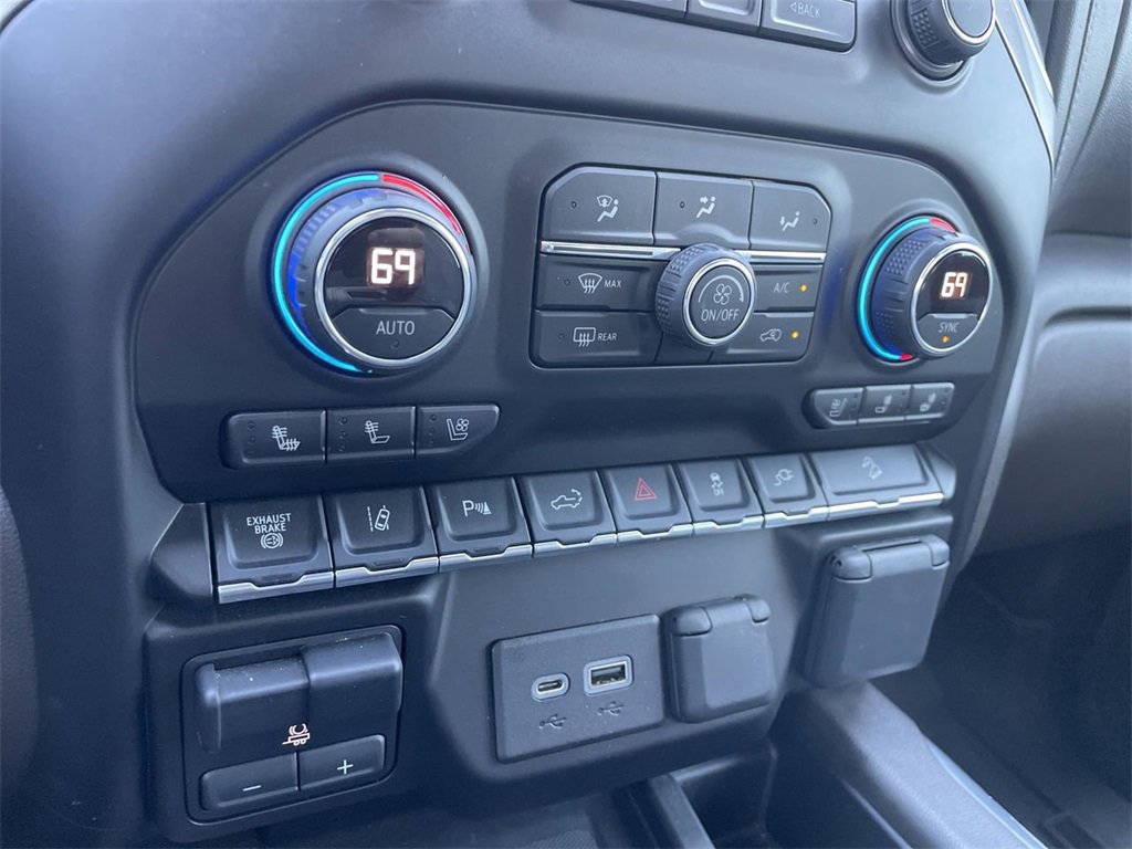 Used 2020 Chevrolet Silverado 2500 LTZ w/ LTZ Premium Package image 26