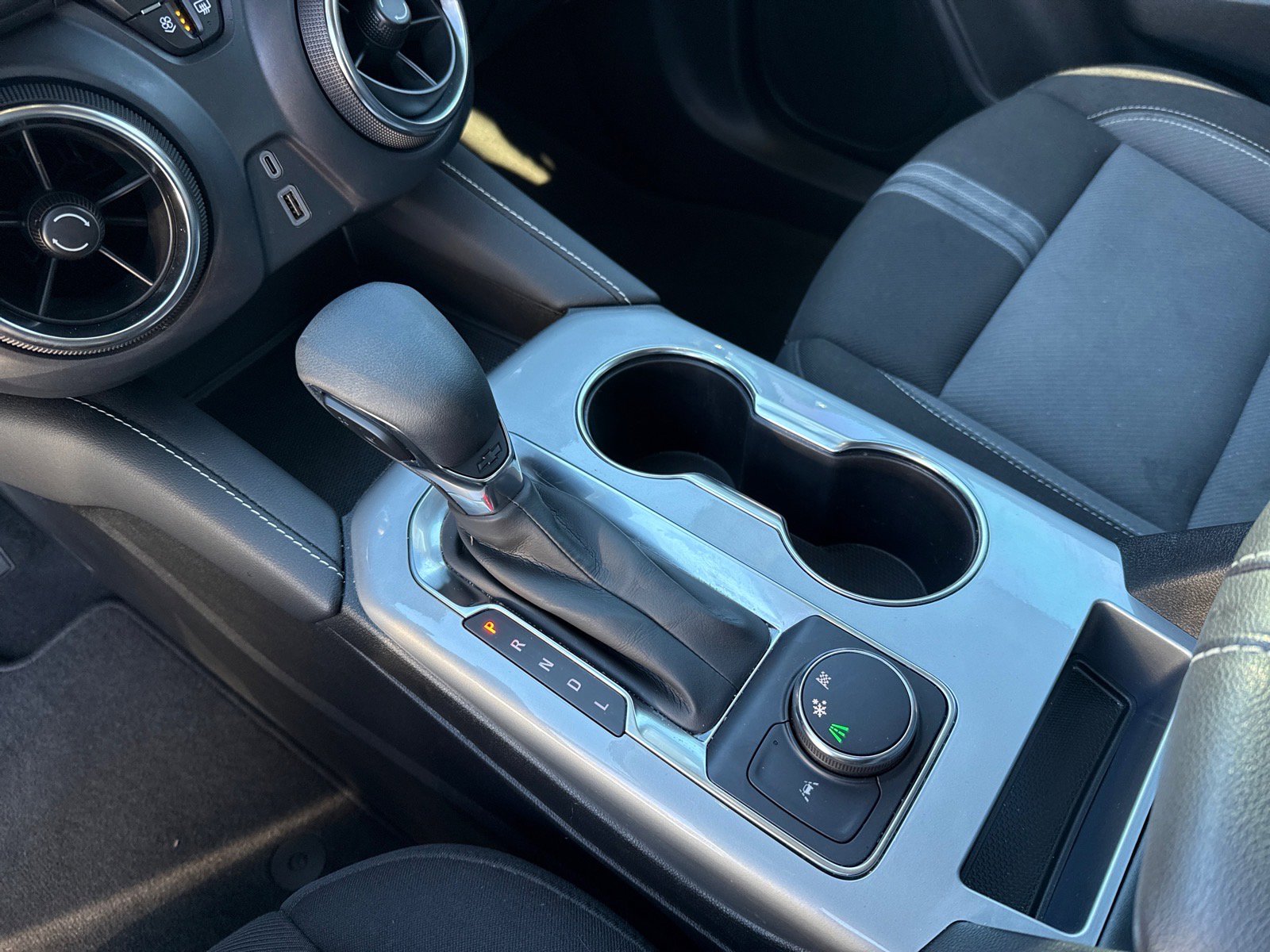 Used 2024 Chevrolet Blazer LT FWD image 19