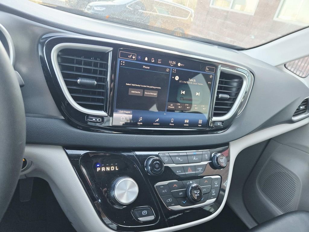 Used 2024 Chrysler Pacifica Touring-L image 25