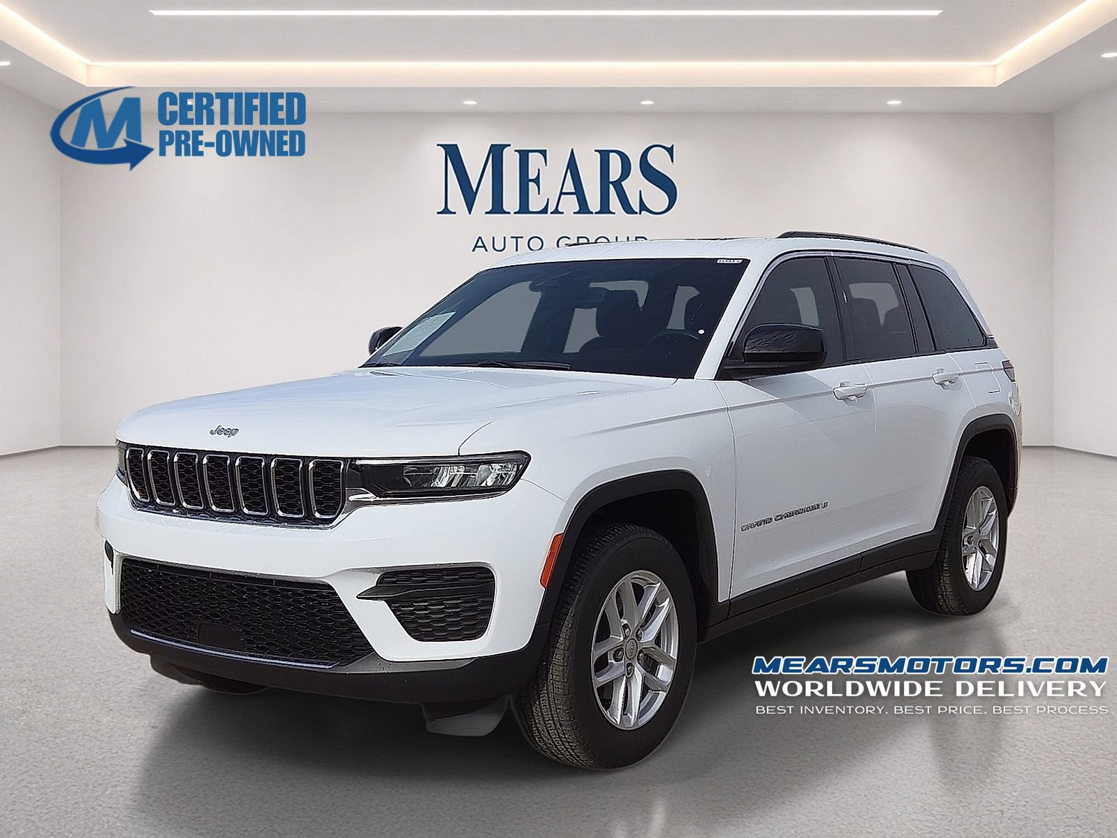 Used 2024 Jeep Grand Cherokee Laredo X w/ Trailer Tow Package AWD/4WD image 1