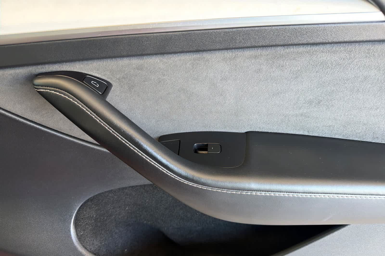 Used 2024 Tesla Model Y Long Range AWD/4WD image 19