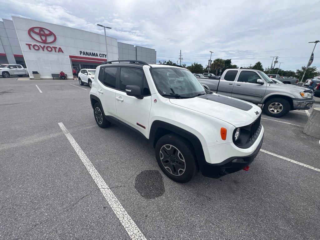 Used 2017 Jeep Renegade Trailhawk AWD/4WD image 14