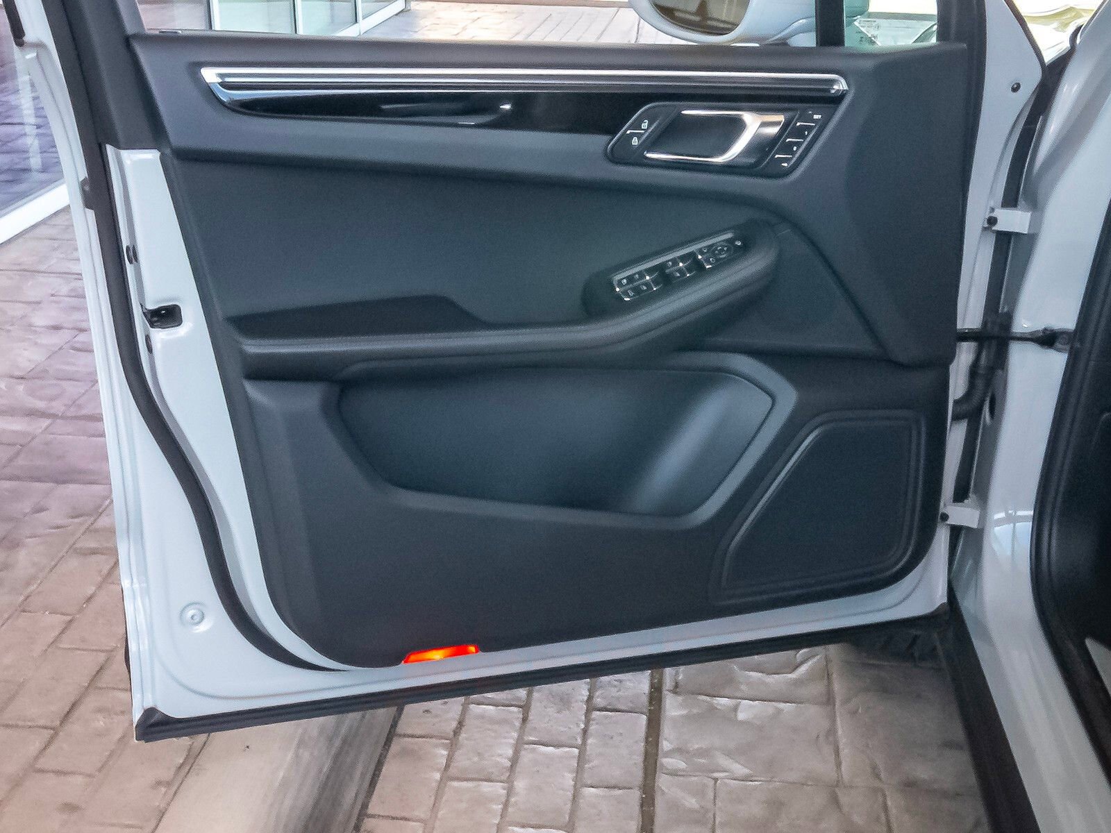 Used 2024 Porsche Macan S image 34