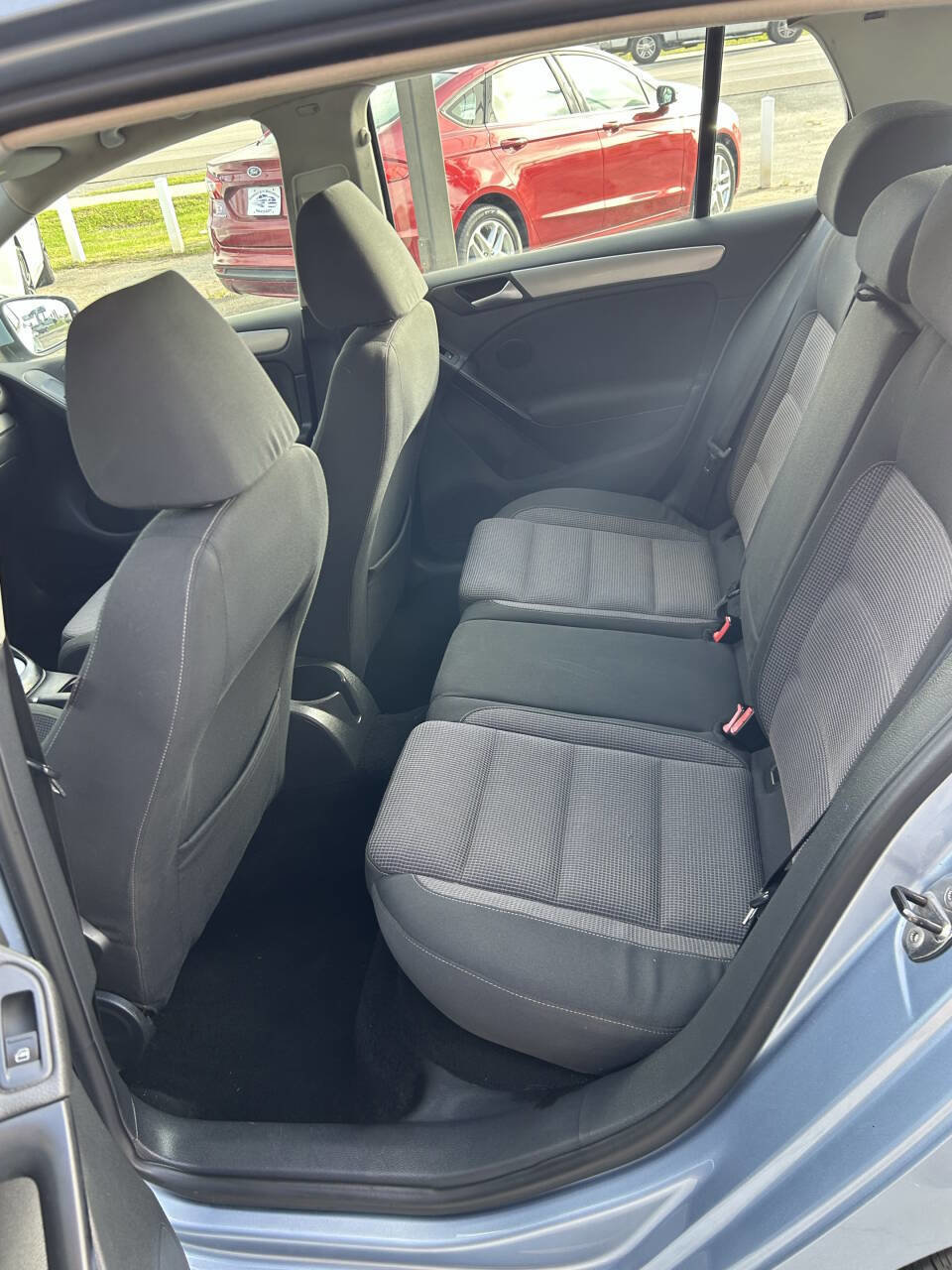 Used 2010 Volkswagen Golf 4-Door image 15