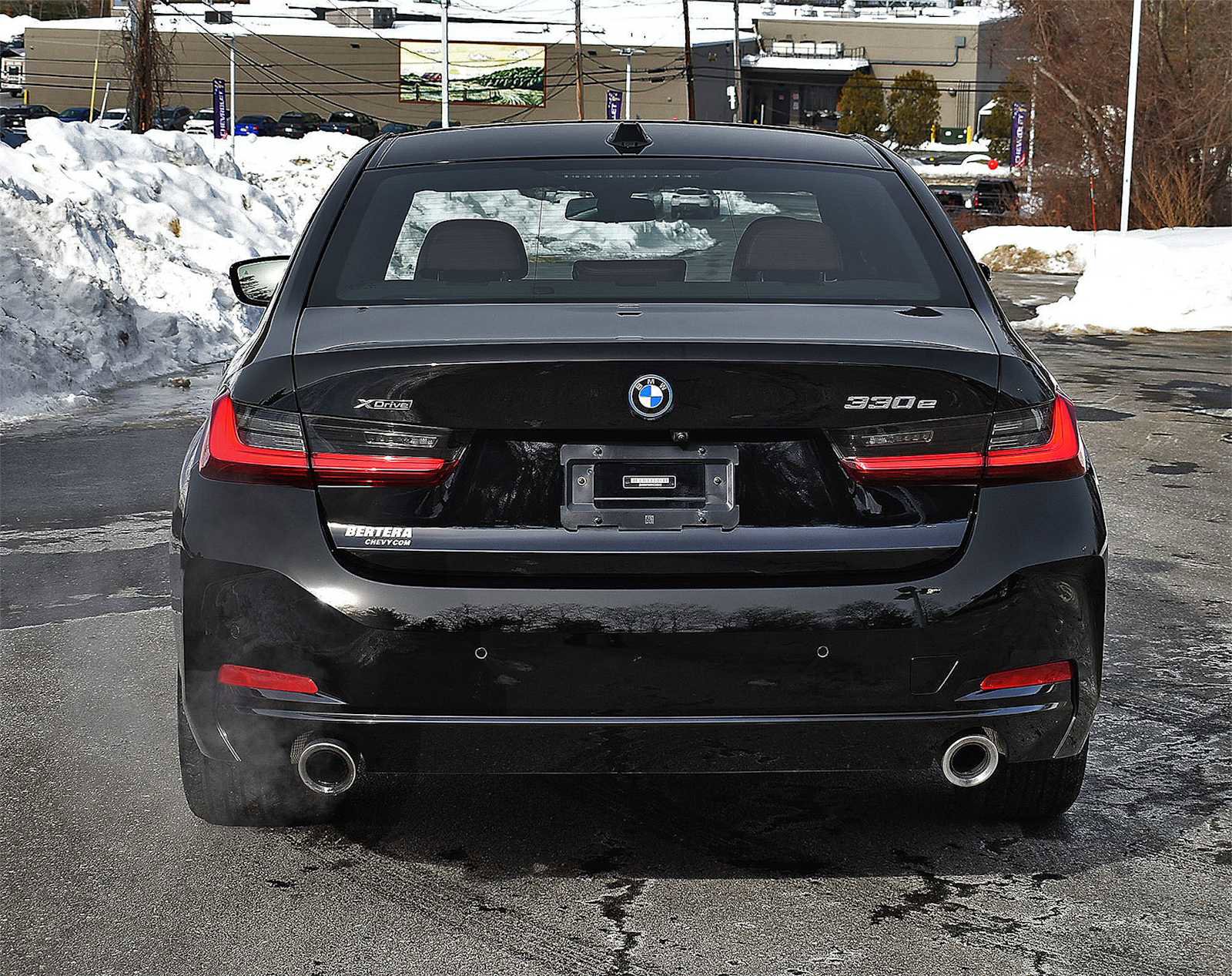 Used 2023 BMW 330e xDrive w/ Premium Package image 8