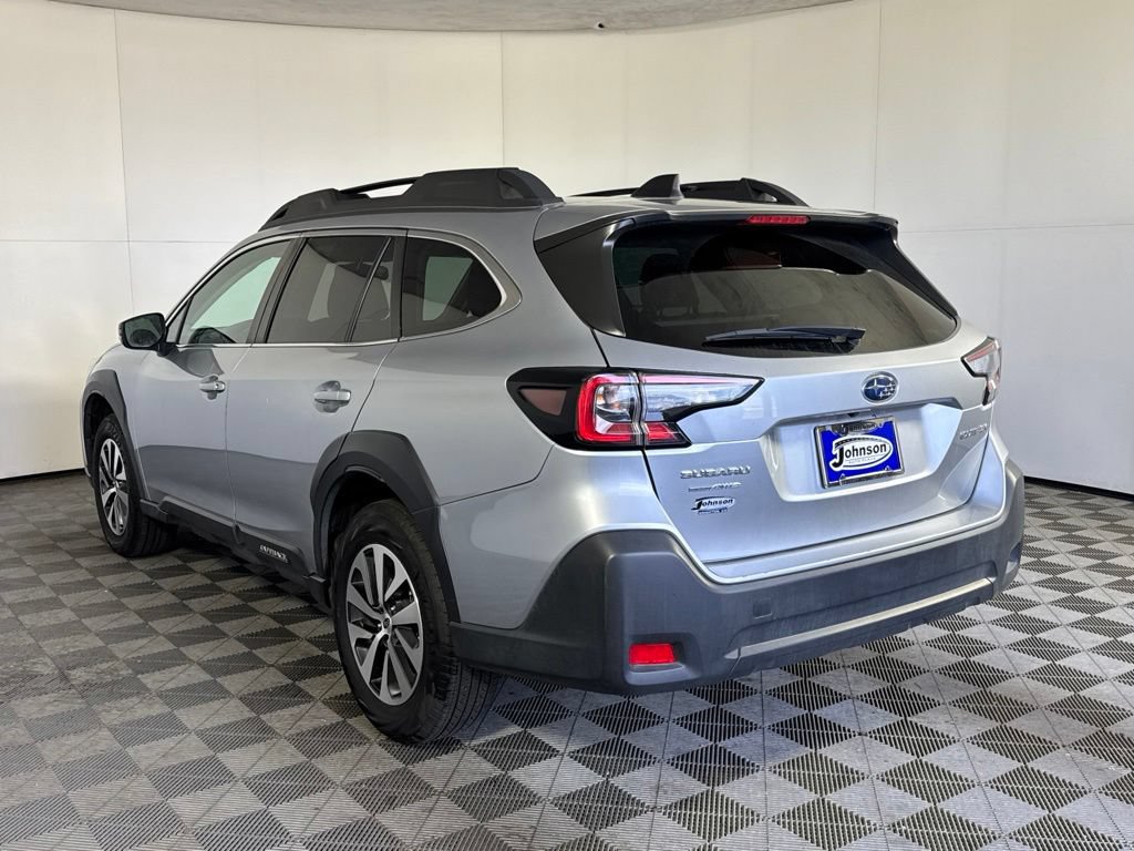 Used 2025 Subaru Outback Premium AWD/4WD image 11