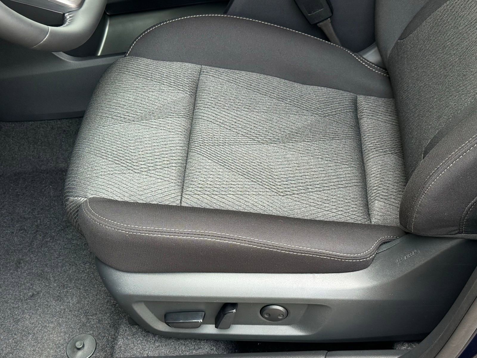 Used 2026 Nissan Rogue SV AWD/4WD image 32
