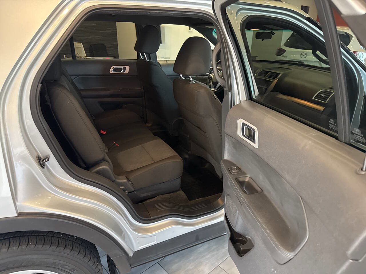 Used 2011 Ford Explorer XLT w/ Class III Trailer Tow Pkg image 19