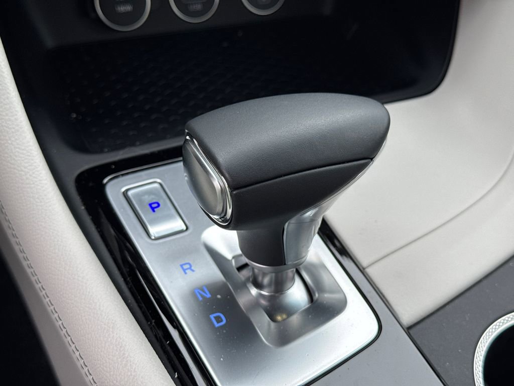 Used 2025 Genesis G70 2.5T RWD image 31