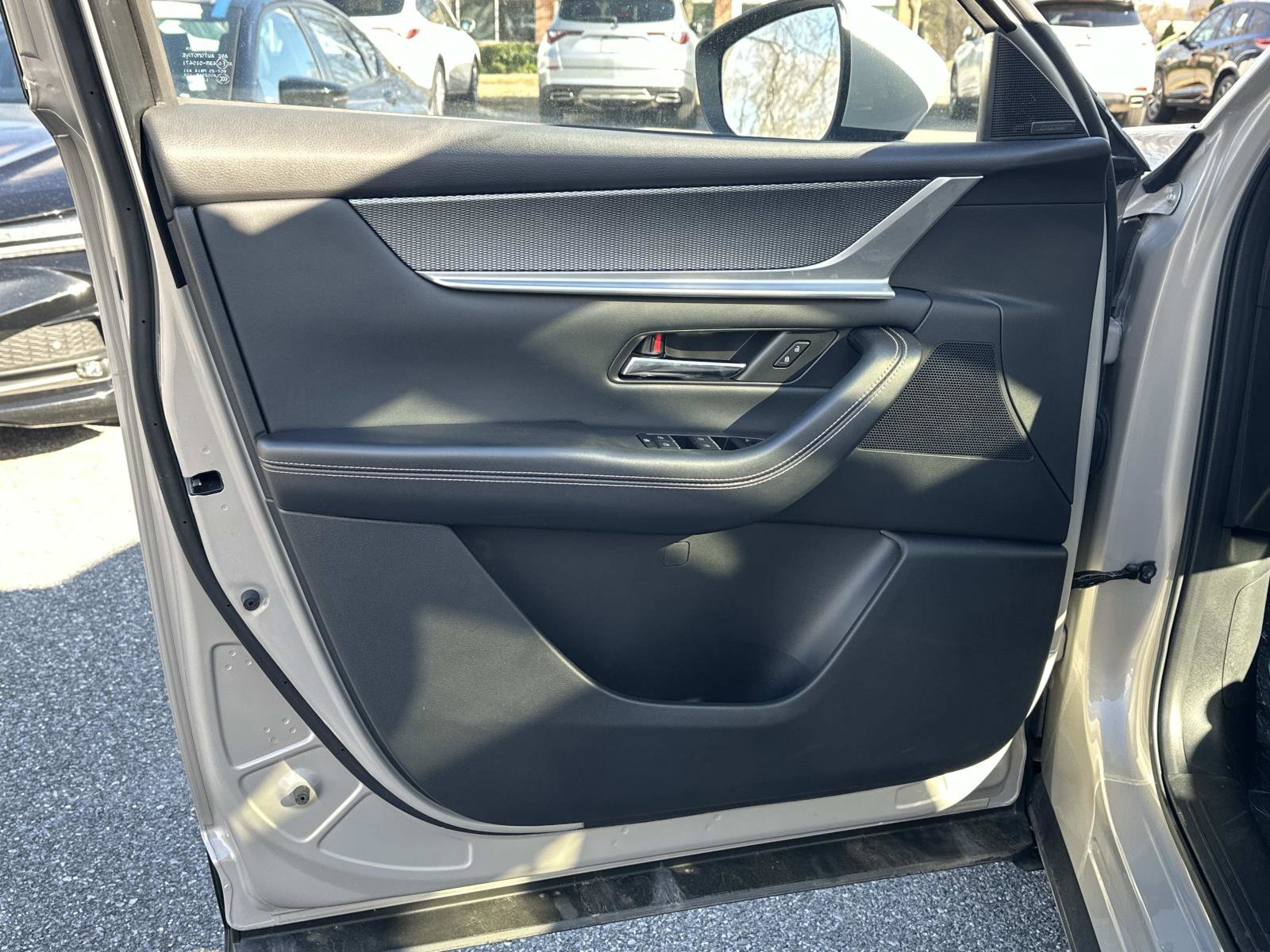 Used 2024 MAZDA CX-90 Plug-In Hybrid w/ Premium Pkg image 17