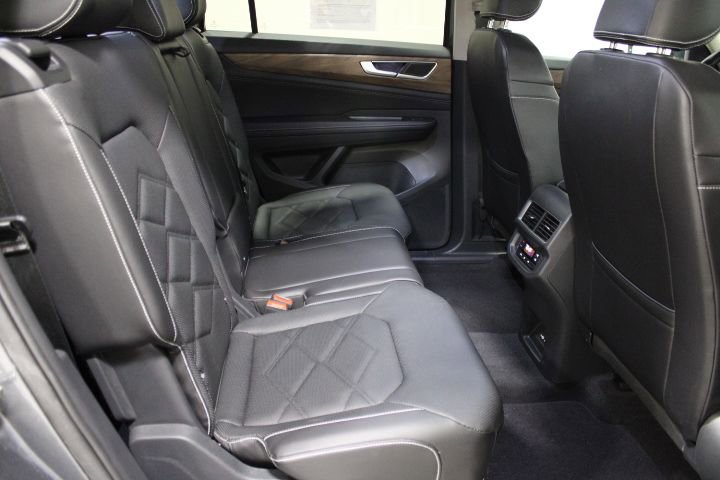 Used 2024 Volkswagen Atlas SE image 22