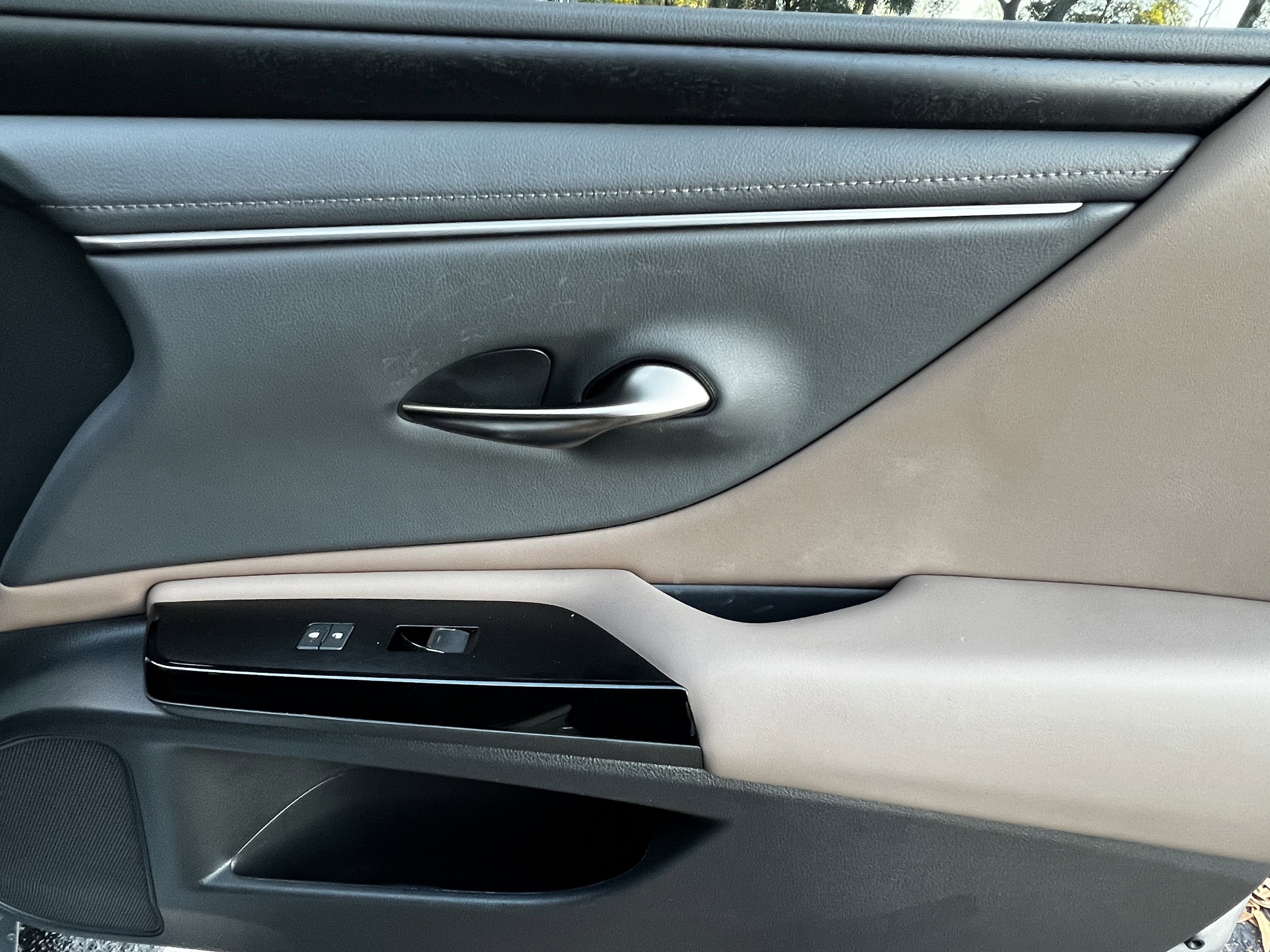 Used 2024 Lexus ES 350 w/ Premium Package image 42