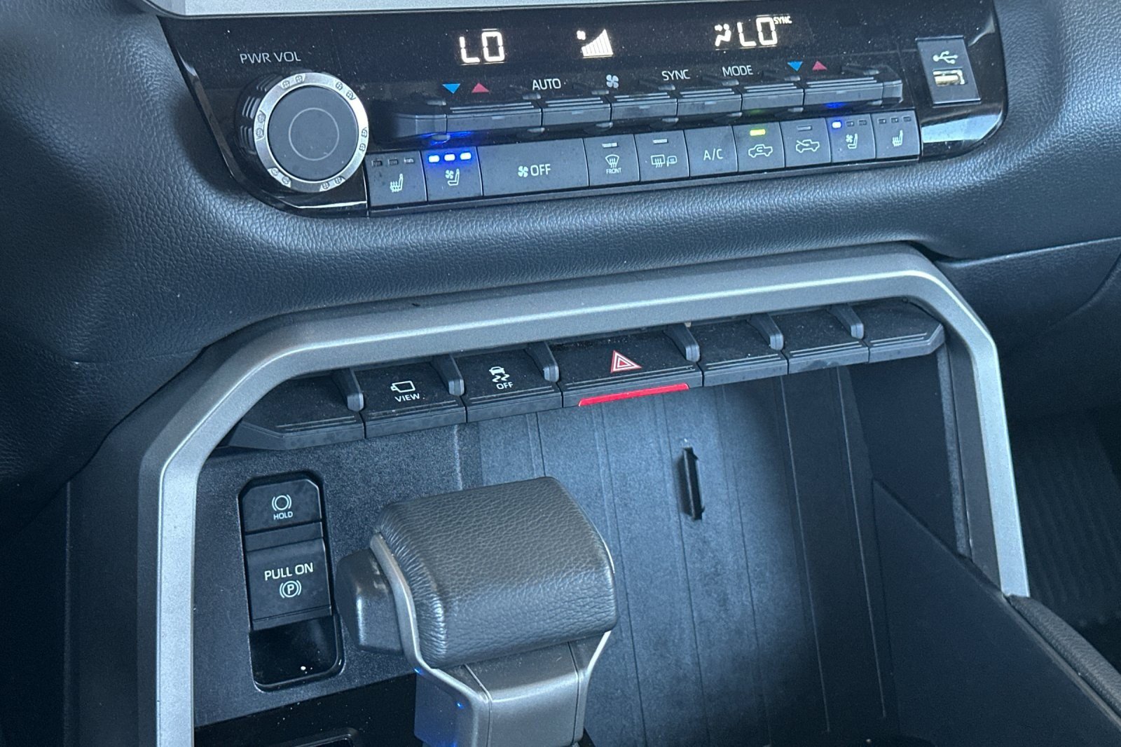 Used 2024 Toyota Tundra Limited AWD/4WD image 18