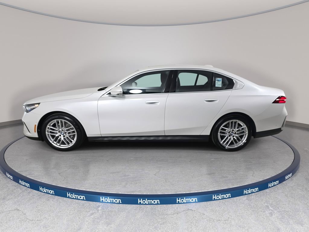 Used 2025 BMW 530i xDrive w/ Premium Package image 9