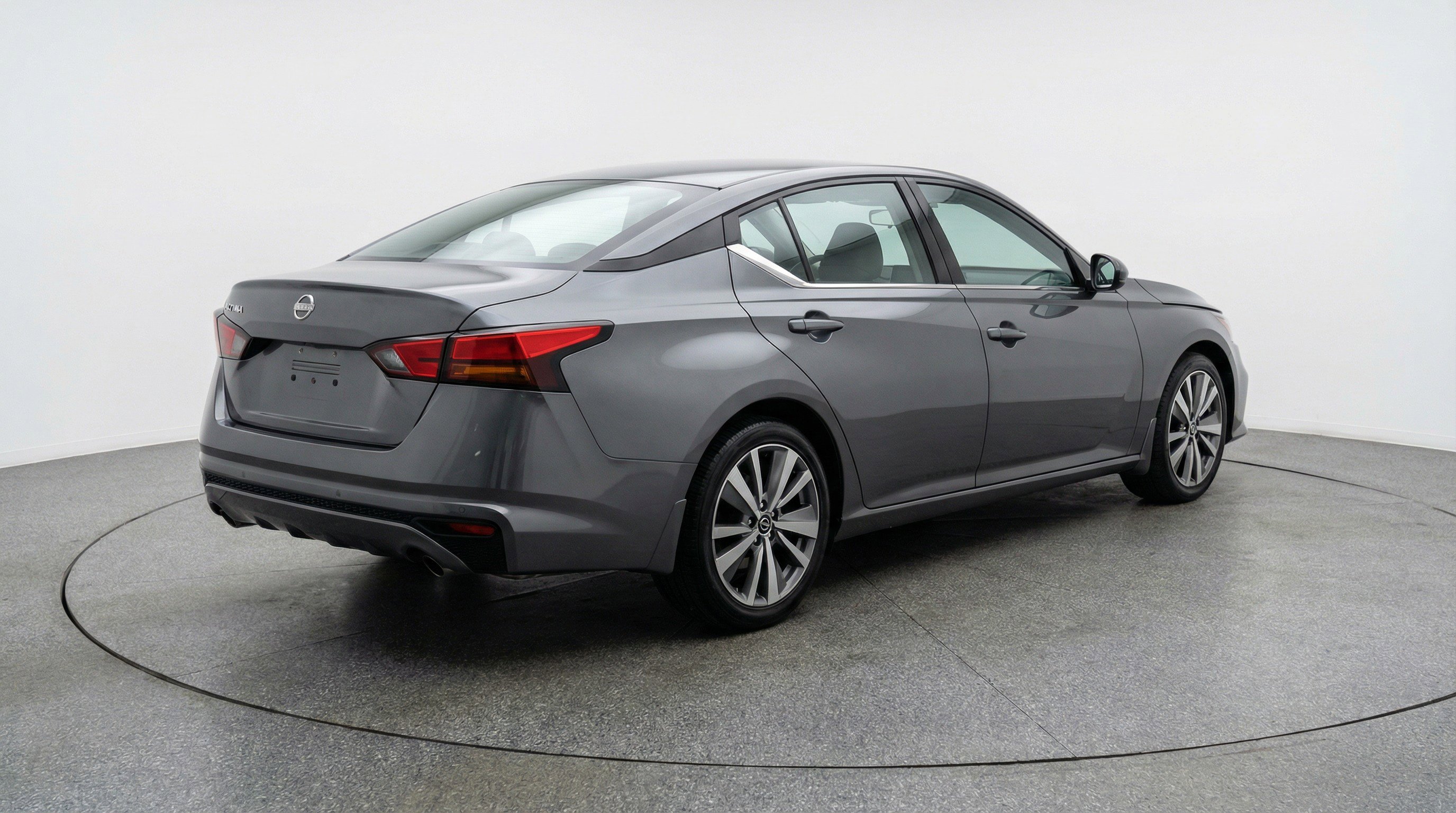 Used 2025 Nissan Altima 2.5 SV FWD image 9