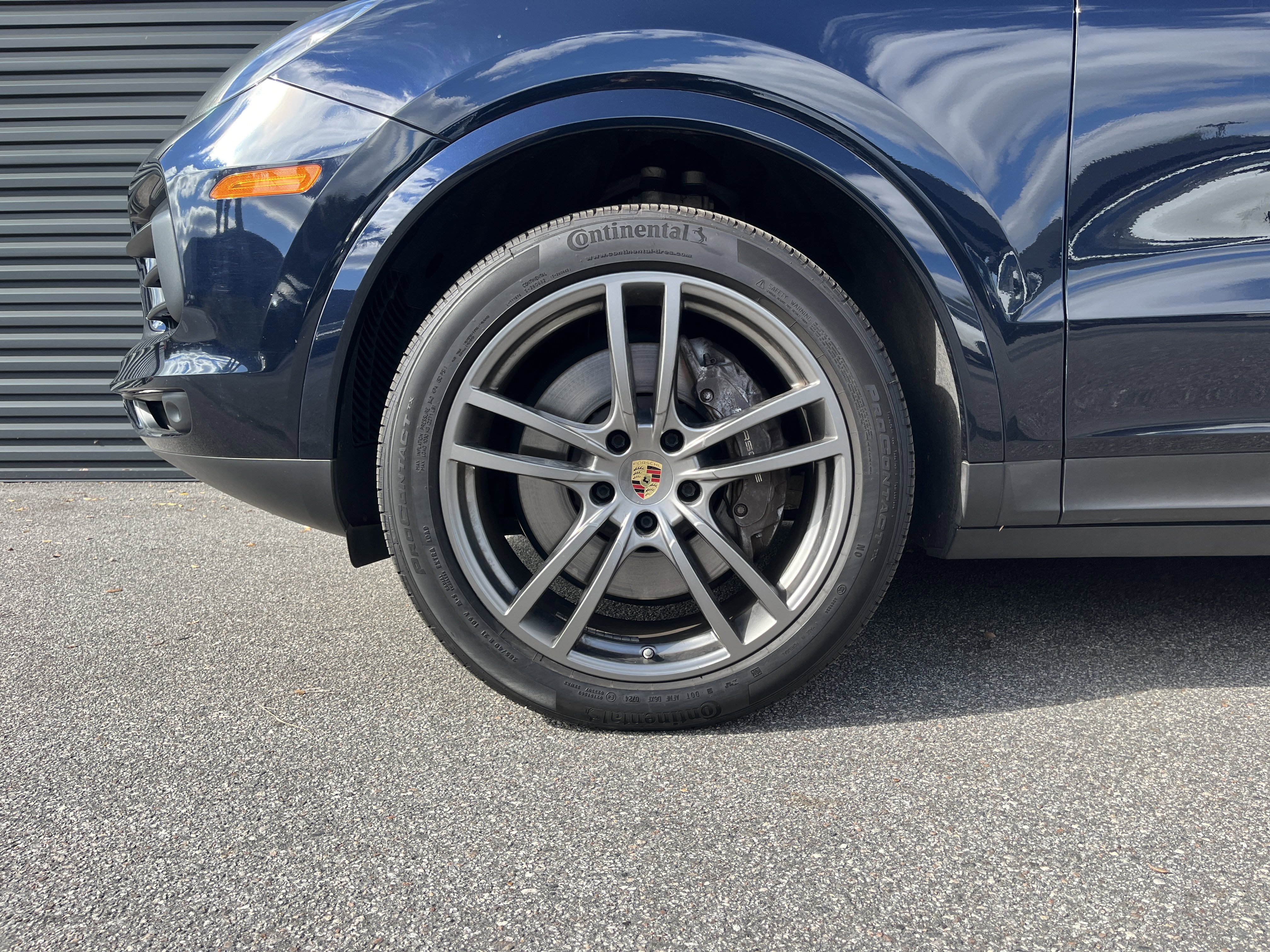 Certified 2022 Porsche Cayenne Platinum Edition image 13