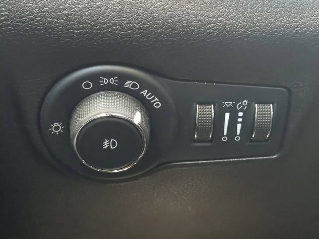 Used 2022 Jeep Compass Latitude FWD image 26