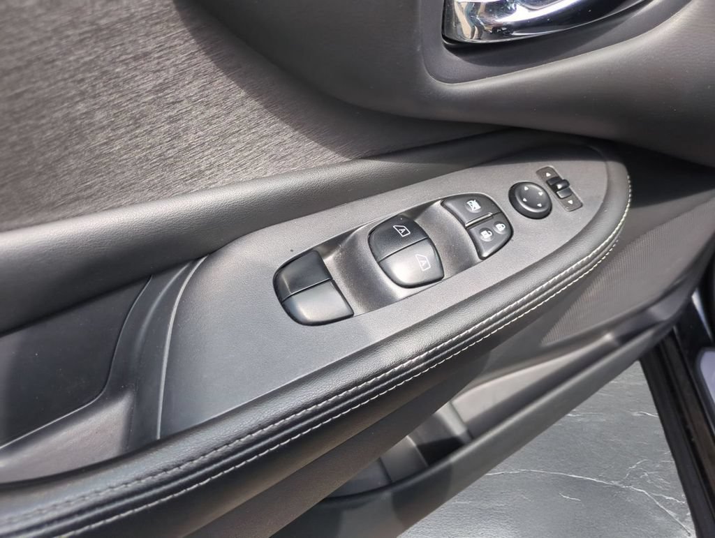 Used 2019 Nissan Murano SV AWD/4WD image 16