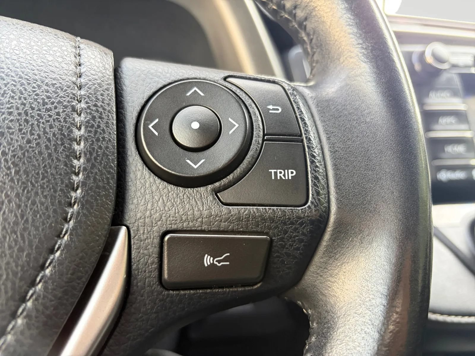 Used 2018 Toyota RAV4 XLE AWD/4WD image 31