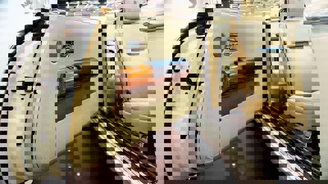 Used 2011 Rolls-Royce Phantom Drophead Coupe image 34