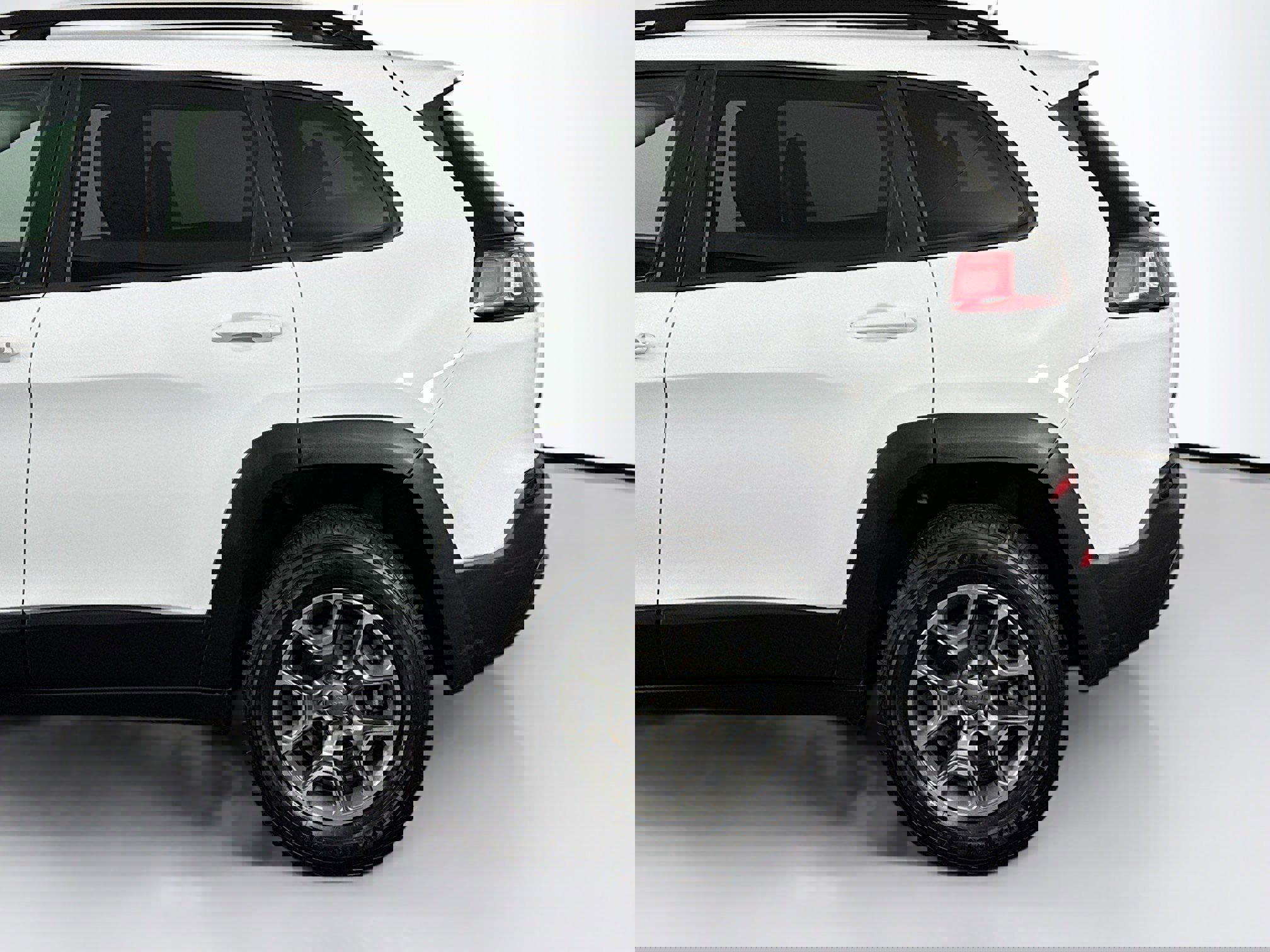 Used 2022 Jeep Cherokee Trailhawk image 40