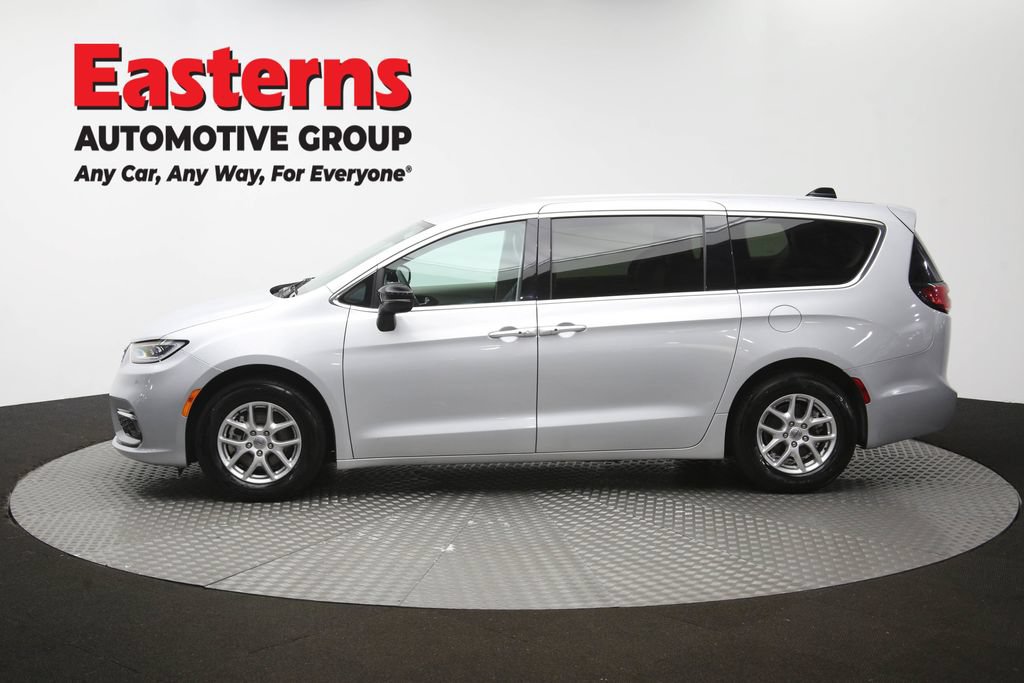 Used 2024 Chrysler Pacifica Touring-L FWD image 61