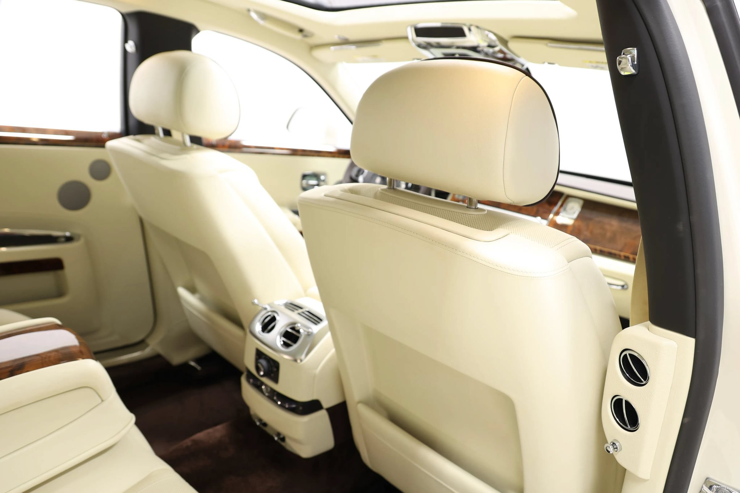 Used 2016 Rolls-Royce Ghost RWD image 93