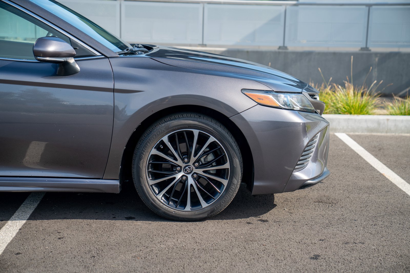 Used 2018 Toyota Camry SE w/ Convenience Package FWD image 9