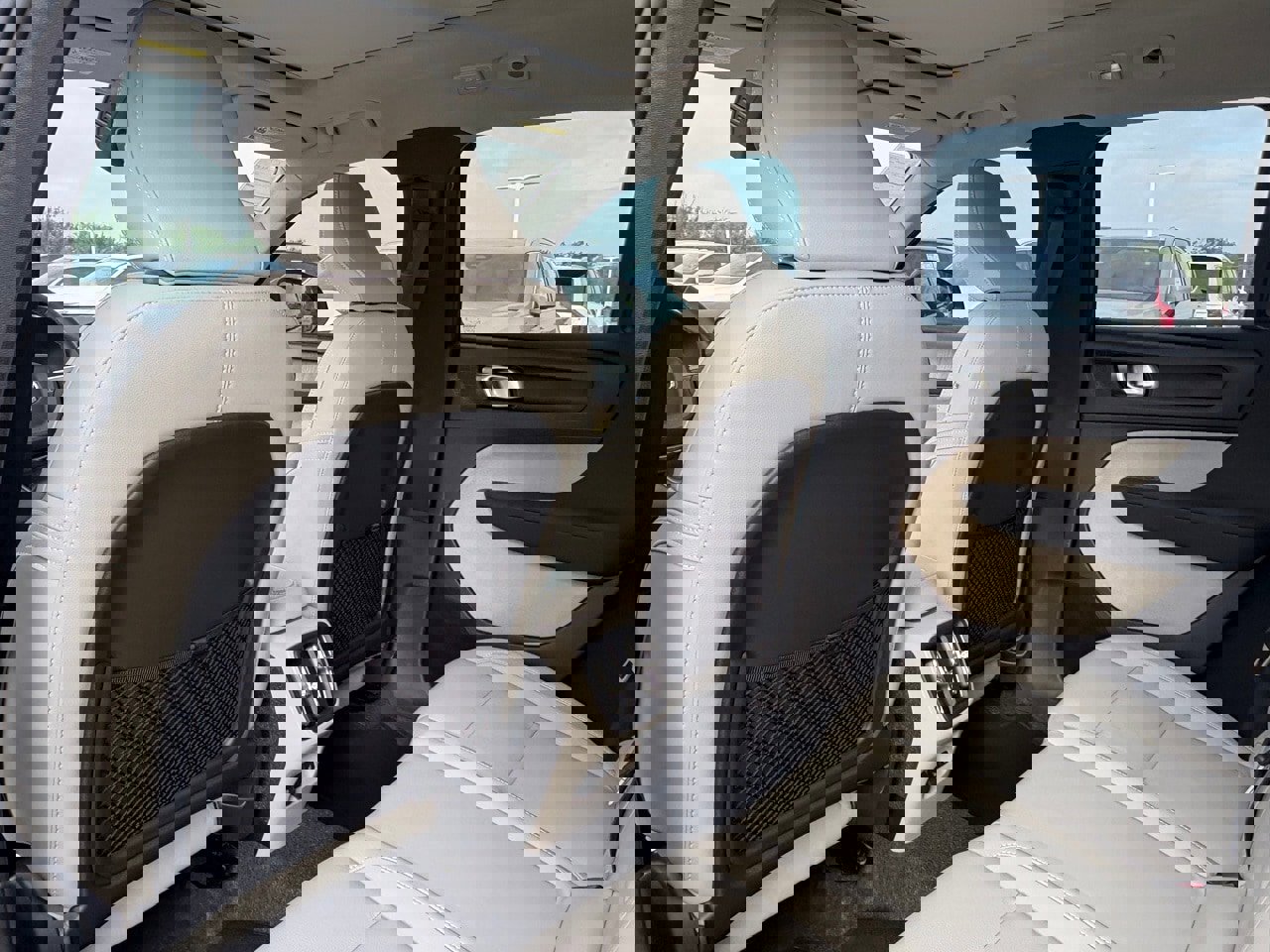 New 2026 Volvo XC40 B5 Ultra w/ Protection Package Premier image 21