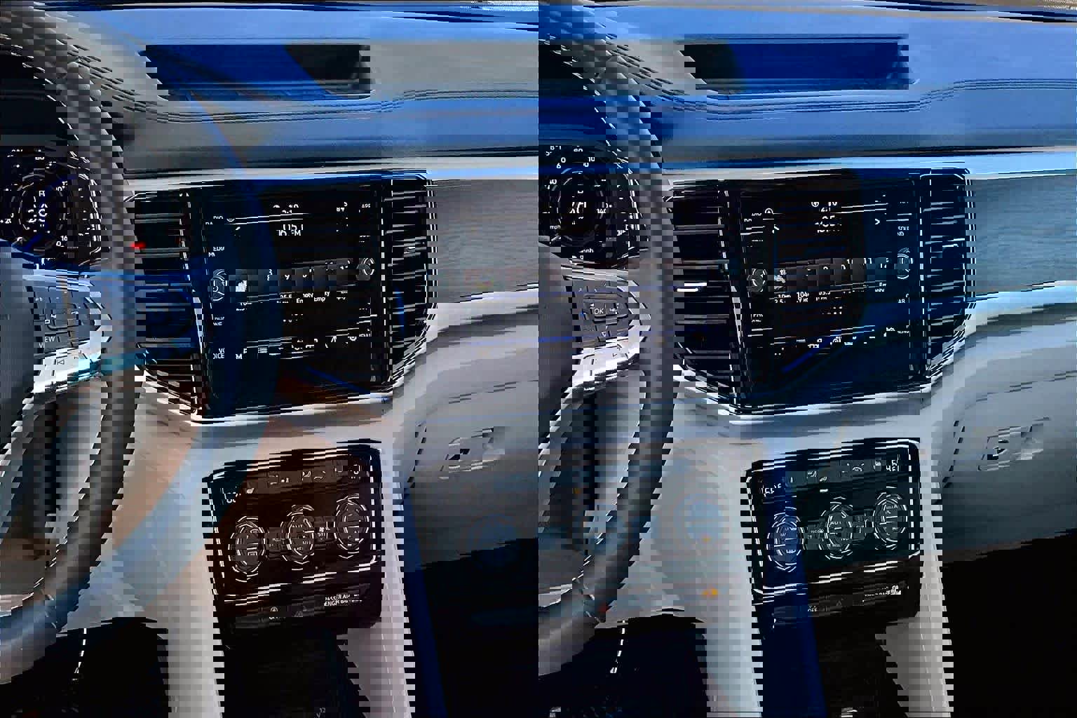 Used 2022 Volkswagen Atlas SE w/ Black Wheel Package image 7