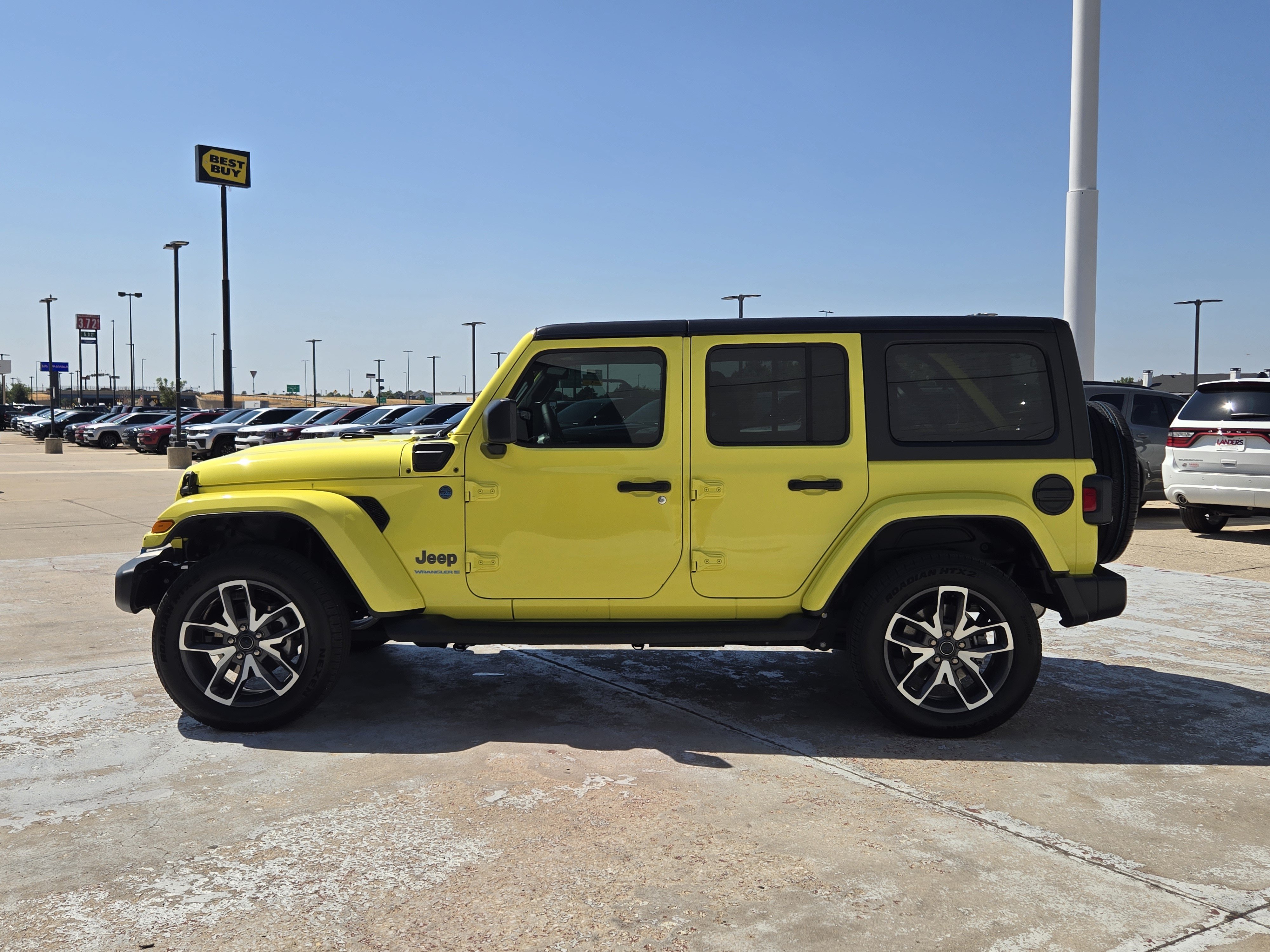 Used 2024 Jeep Wrangler Unlimited AWD/4WD image 5