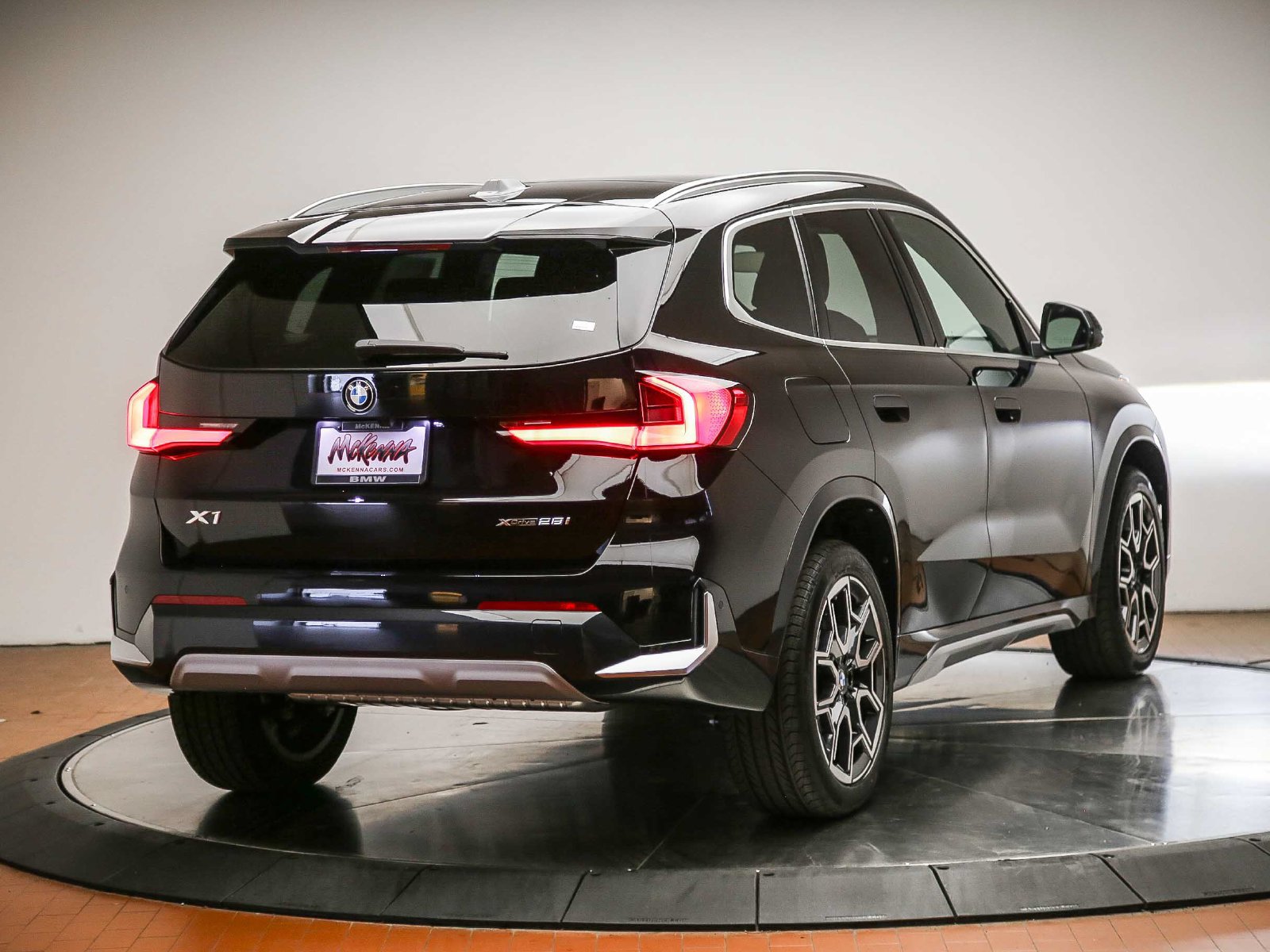 New 2026 BMW X1 xDrive28i w/ Technology Package AWD/4WD image 5