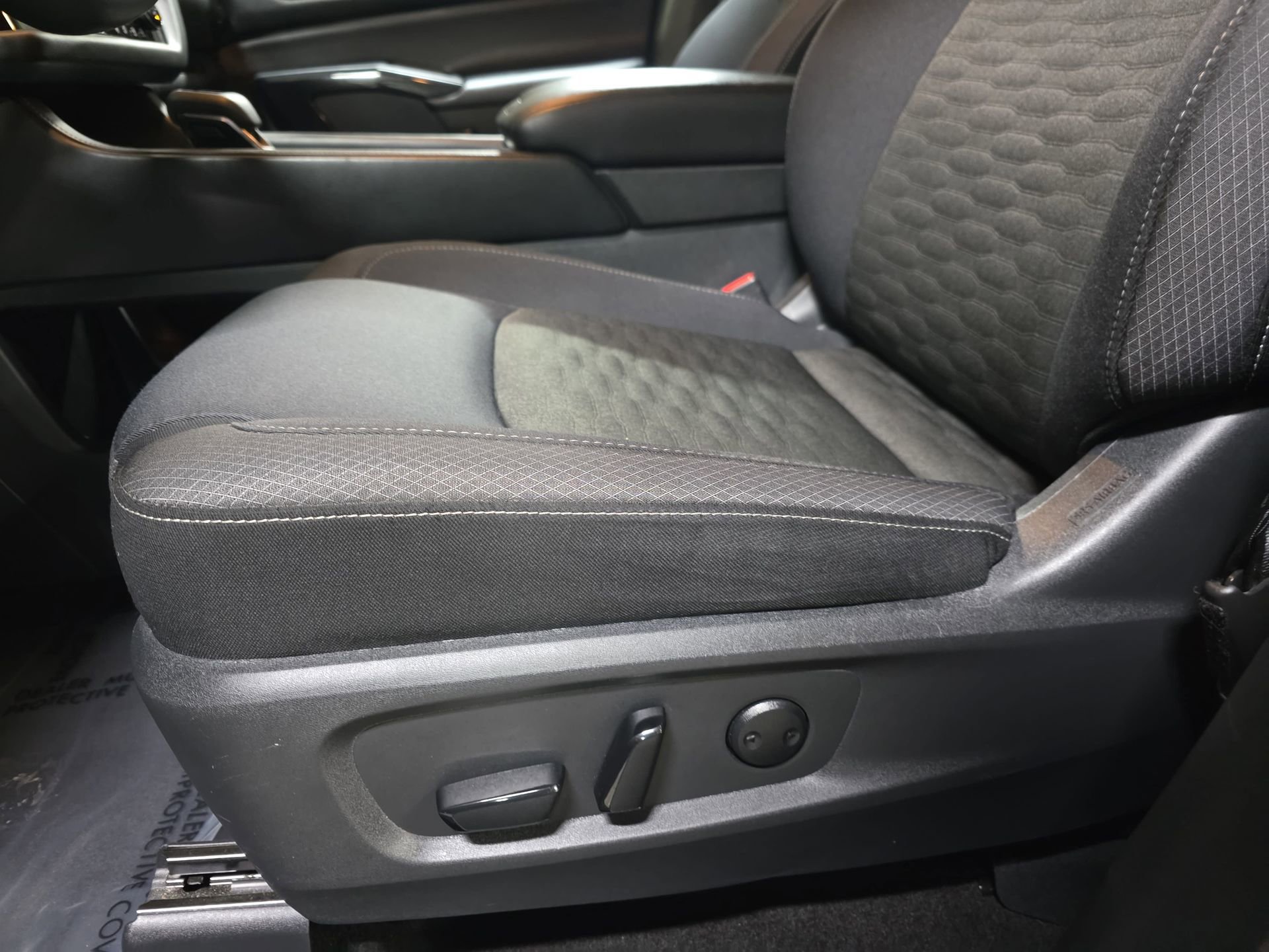 Used 2025 Nissan Pathfinder SV FWD image 28