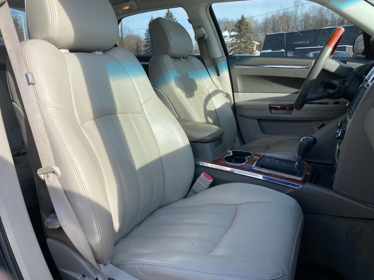 Used 2008 Chrysler 300 C w/ Protection Group II image 17