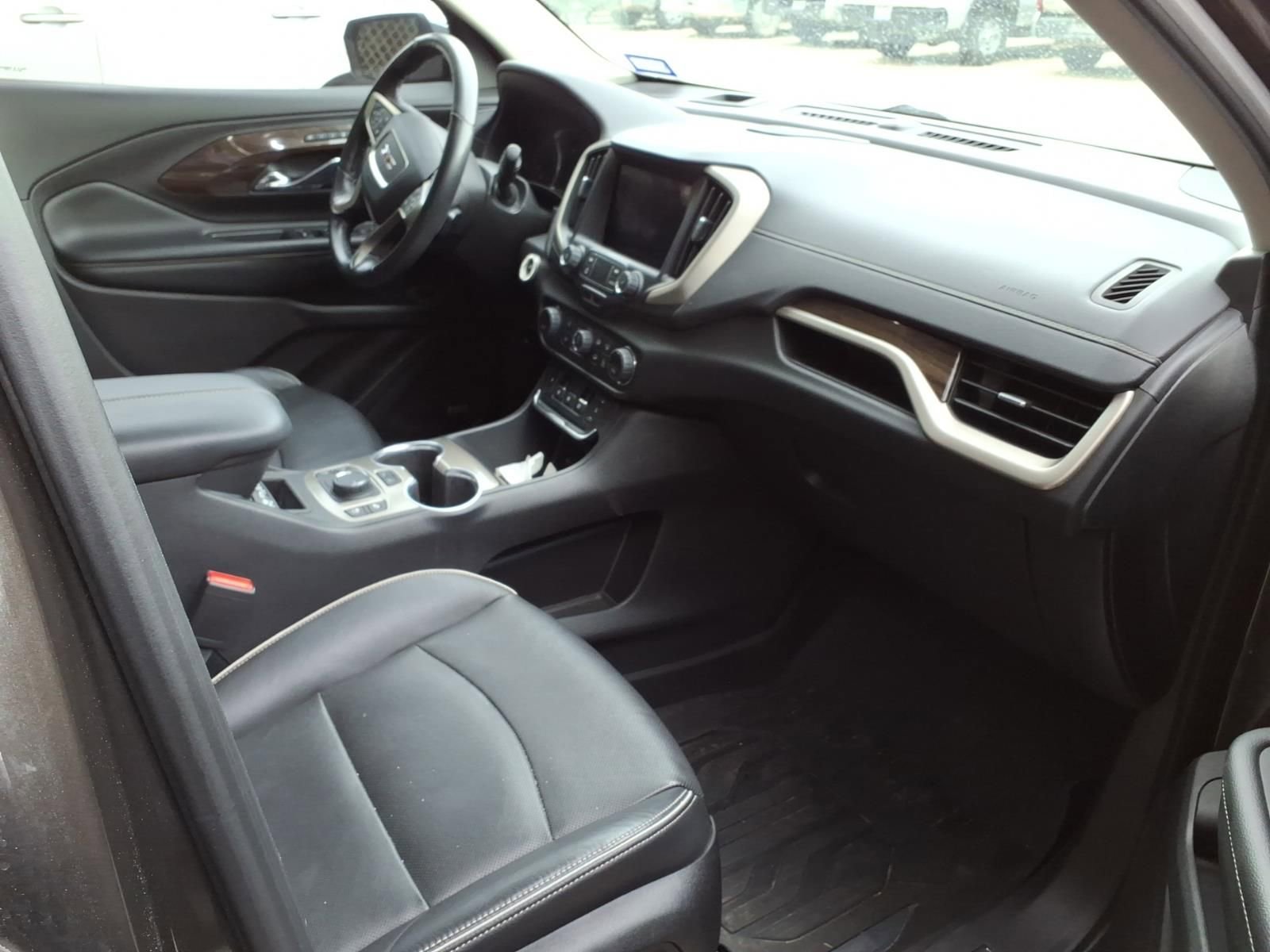 Used 2019 GMC Terrain Denali w/ Advanced Safety Package image 5