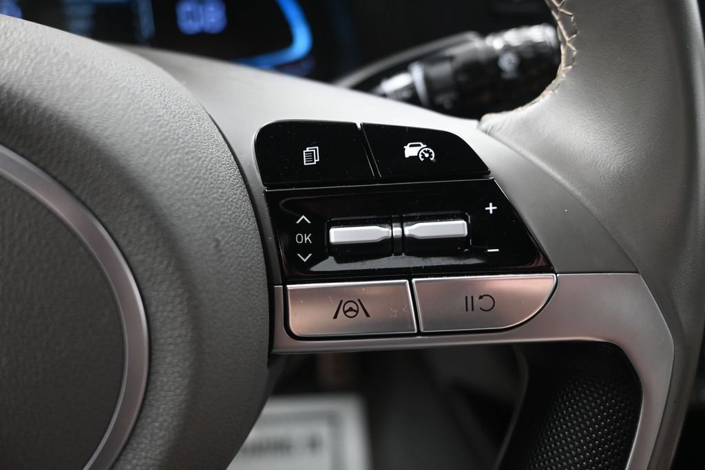 Used 2025 Hyundai Elantra Sport FWD image 22